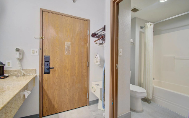 Quality Inn & Suites CVG Airport