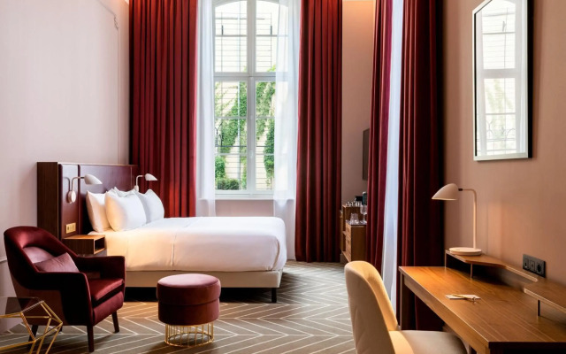 Sapphire House Antwerp, Autograph Collection