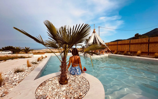 Amo Golden Suites