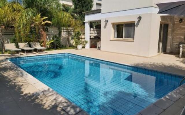 Anthorina Villa 12