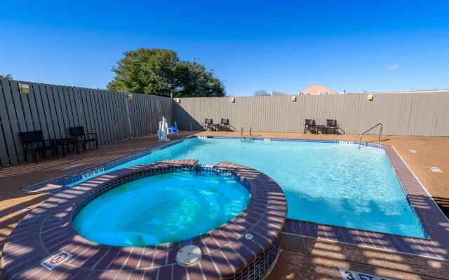 Holiday Inn Express Hotel & Suites Bastrop by IHG