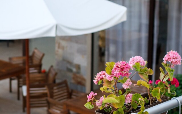 Seaside 1 BR Apartment With Balcony, up to 4 Pax