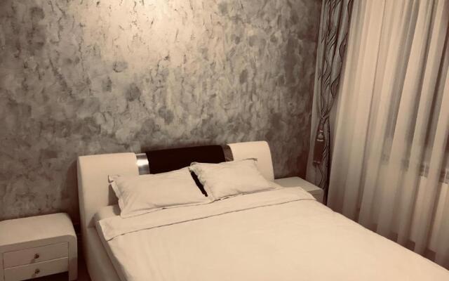 White & Silver Luxury Suite Craiova