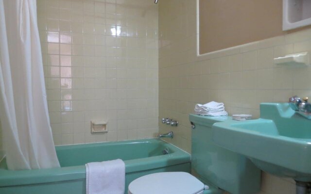 Riverview Motel