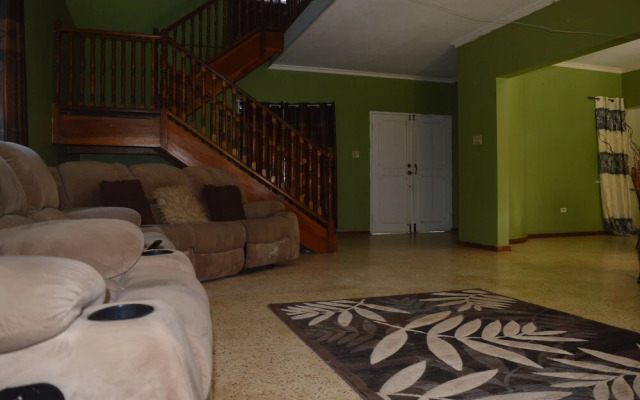 Stunning 3-bedroom House in Ocho Rios Upton