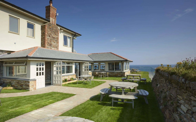 Lewinnick Lodge