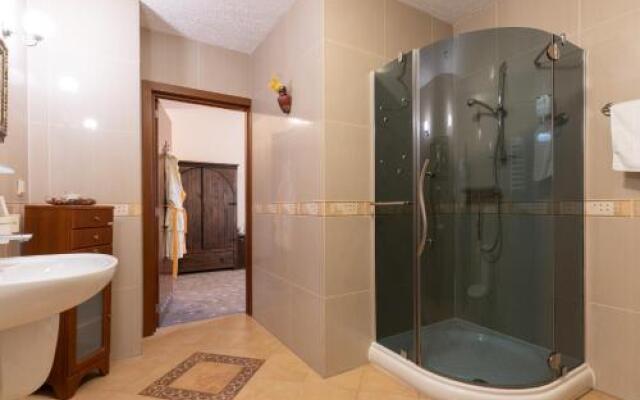 Hotel Trylogia