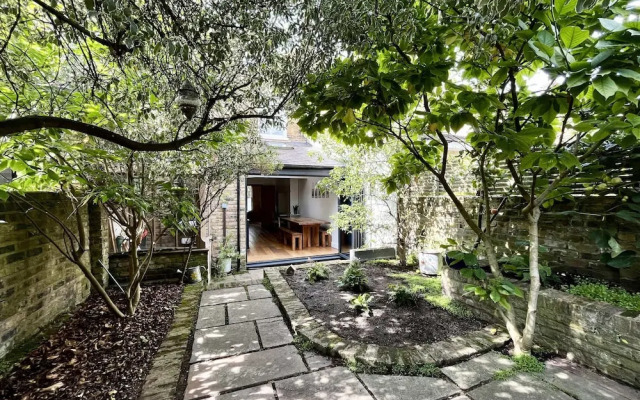 The Artist's House, Alma Street