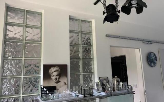 Hollywood Studio Apartments " Traum Fabrik "