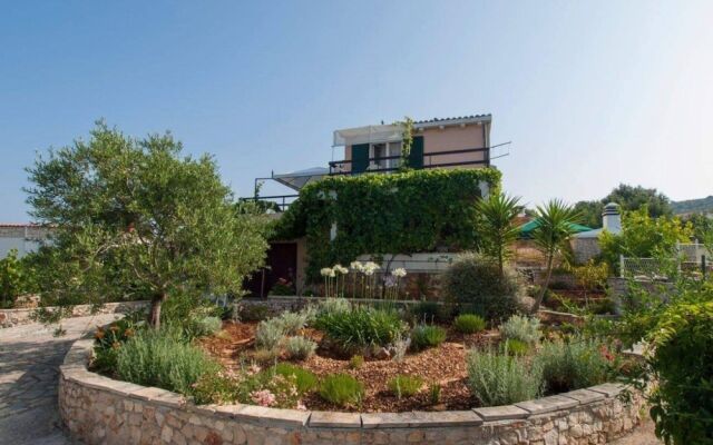 Captivating 3-bedroom Villa in Kanica