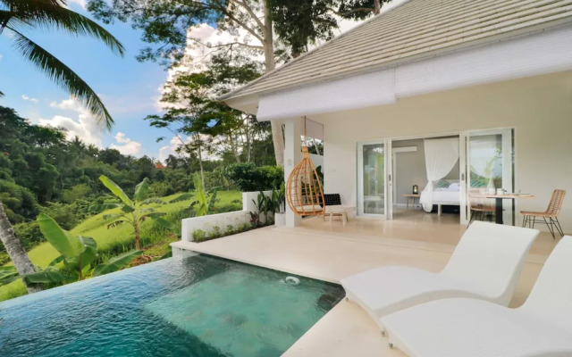 Romantic Jungle Villa, 1 BR, Ubud With Staff