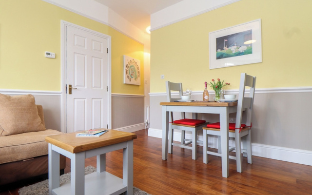 Flat 1 Niles Place