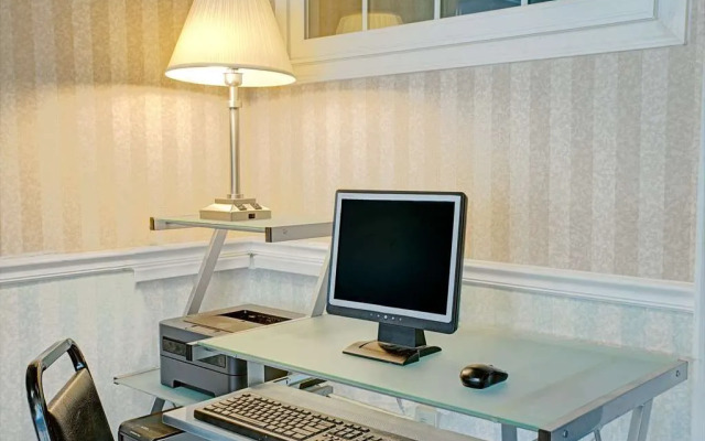 Days Inn by Wyndham Alexandria South