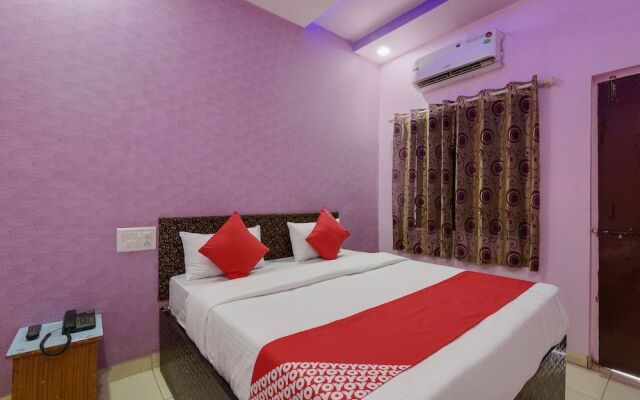 OYO 19830 Hotel Lucky Star