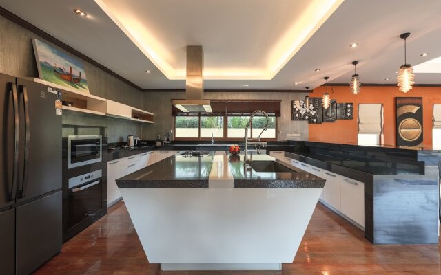 Generous 6BR Balinese Pool Villa Sophia
