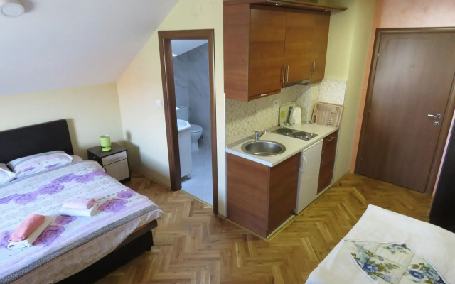 Hotel Apartments  Bella Mare Belgrade