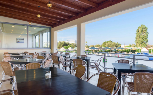 Memphis Beach Hotel