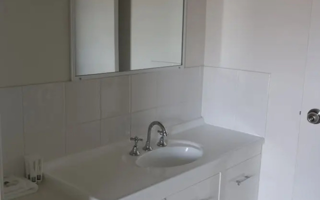 Park Avenue Hotel Motel