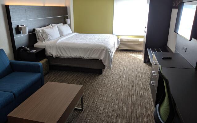 Holiday Inn Express & Suites Charlotte-Concord-I-85, an IHG Hotel