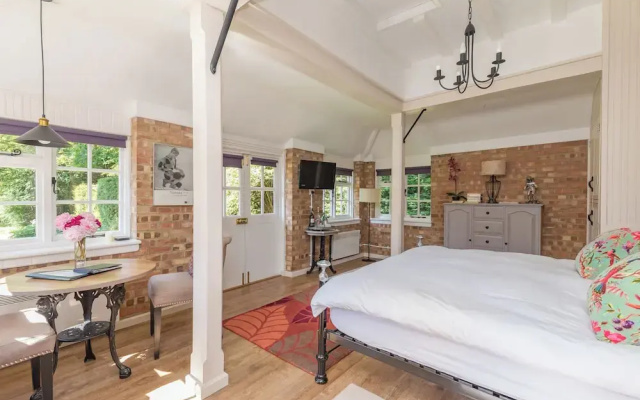 Old Mill Lodge I By Huluki Sussex Stays