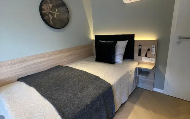 Five Studios - Premium Rooms