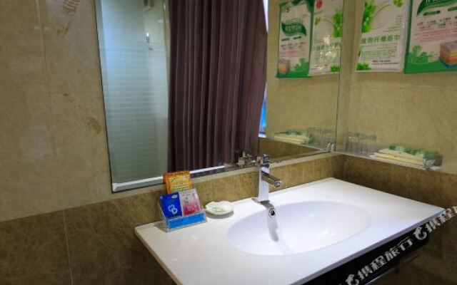 Ruisi Business Hotel (Liuzhou Wuxing Pedestrian Street People's Square)