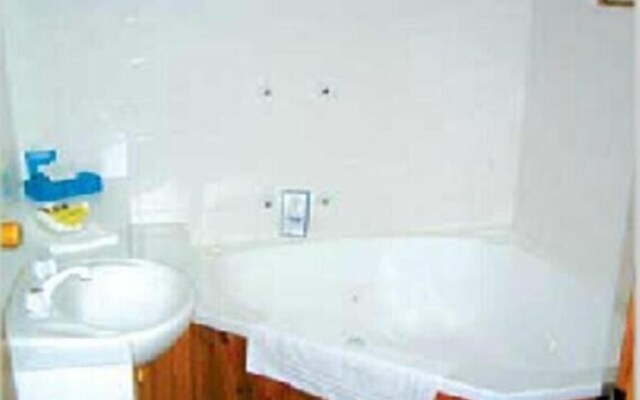 Aristocrat Waurnvale Motel