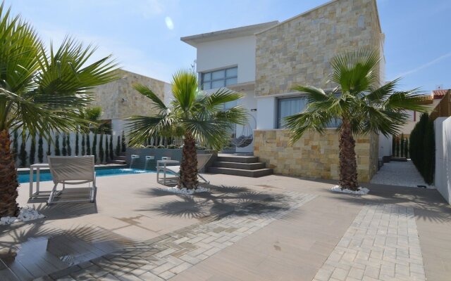 Lovely Villa in Ciudad Quesada with Private Pool