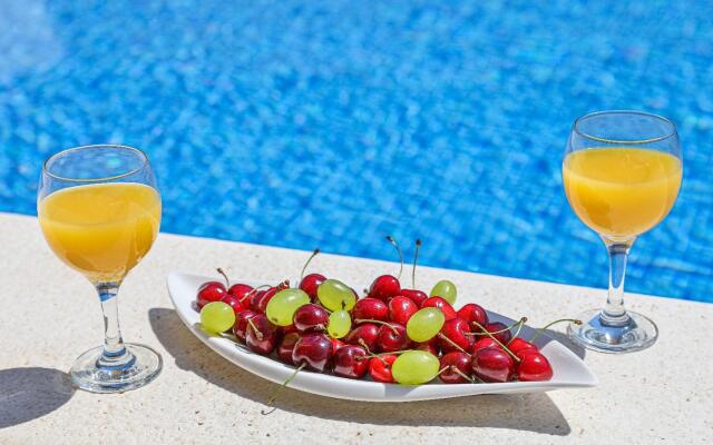 Peros - Heated Pool - H
