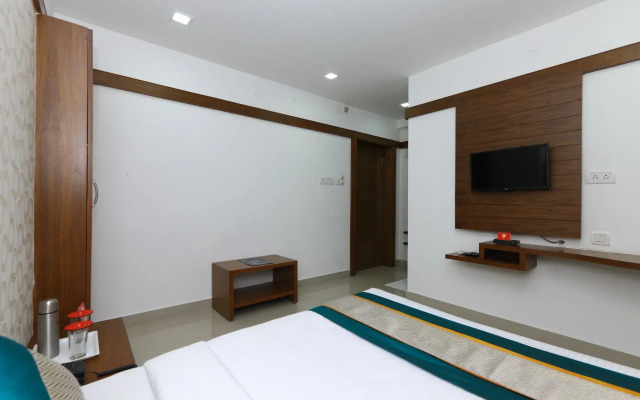 OYO 6626 Khaleej Residency