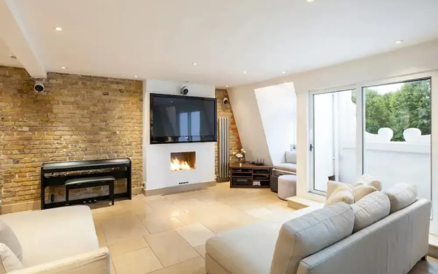 Knightsbridge Central 4th Floor Walk up- Penthouse
