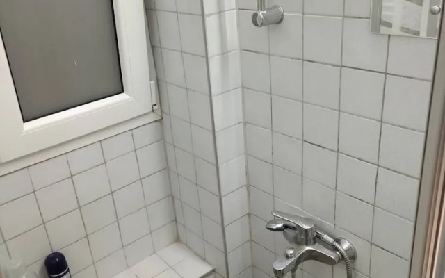 Center Apartment With Private Yard D11