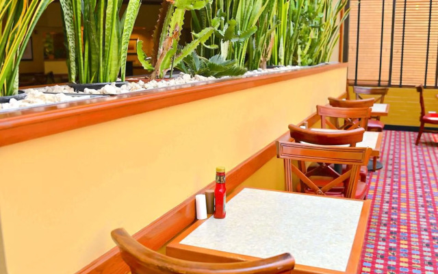 MCM Eleganté Hotel & Suites