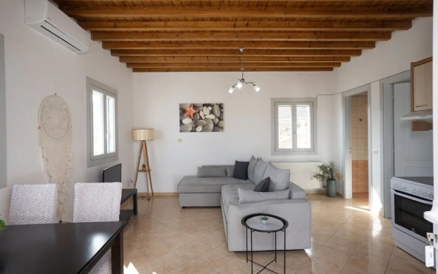 1 Bd Emerald Apt w Sparkling Shared Pool