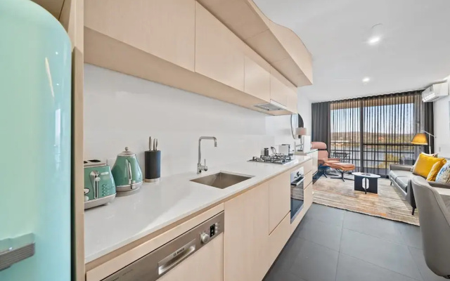 Stylish Studio in Acton With Stunning Water Views