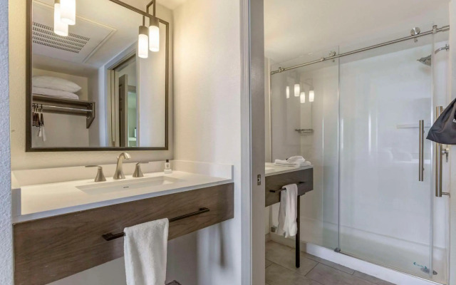 Windmill Suites Surprise - Phoenix, Ascend Hotel Collection