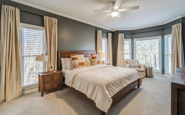 Lux Mountain Home! Golf / Lake/ EV / Game Room