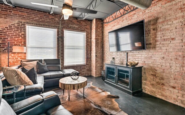 Sleek, Modern Loft in Downtown Springfield!