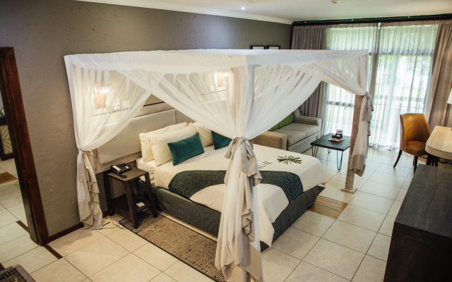 Cresta Mowana Safari Resort & Spa