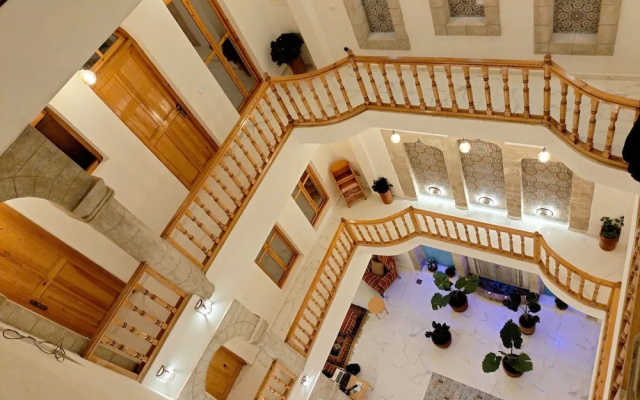 Riad Al Manara