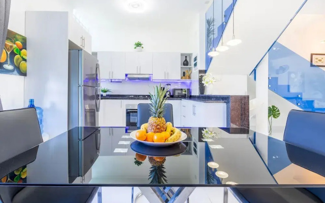 New Stylish 3BR Villa With Private Pool Terrace