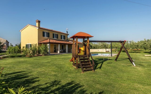 Villa Danelon is an Ideal Place for Relaxation Near the City of Pore?