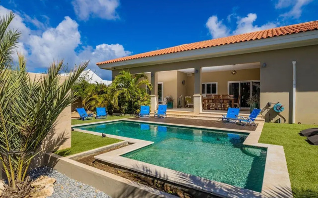 Amazing 4BR 3BA Villa Palm Beach w NEW Pool