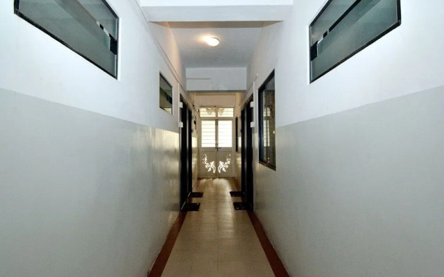 Hotel Majestic Deluxe Lodging by OYO Rooms