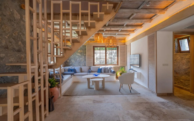 Izz Getaway – Adults Only