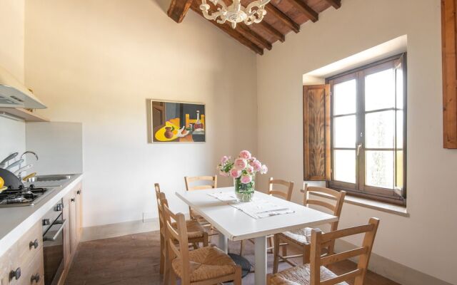 Secluded Apartment in Rapolano Terme with Garden