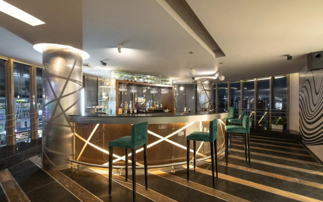 5 By Oyo Metropolitan