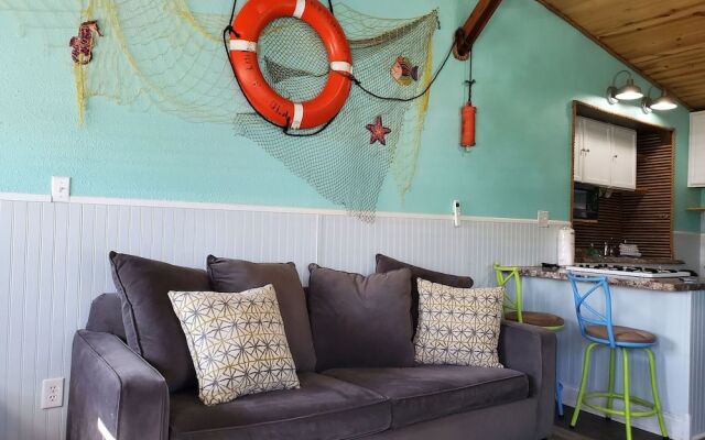 Nautical That One Apartment Near City Attractions by Redawning