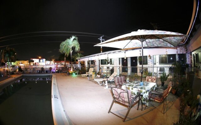 Hollywood Gardens Inn & Suites