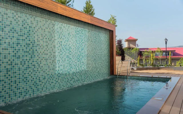 ELIVAAS prive The Royce Lilly Luxe 4 BHK
